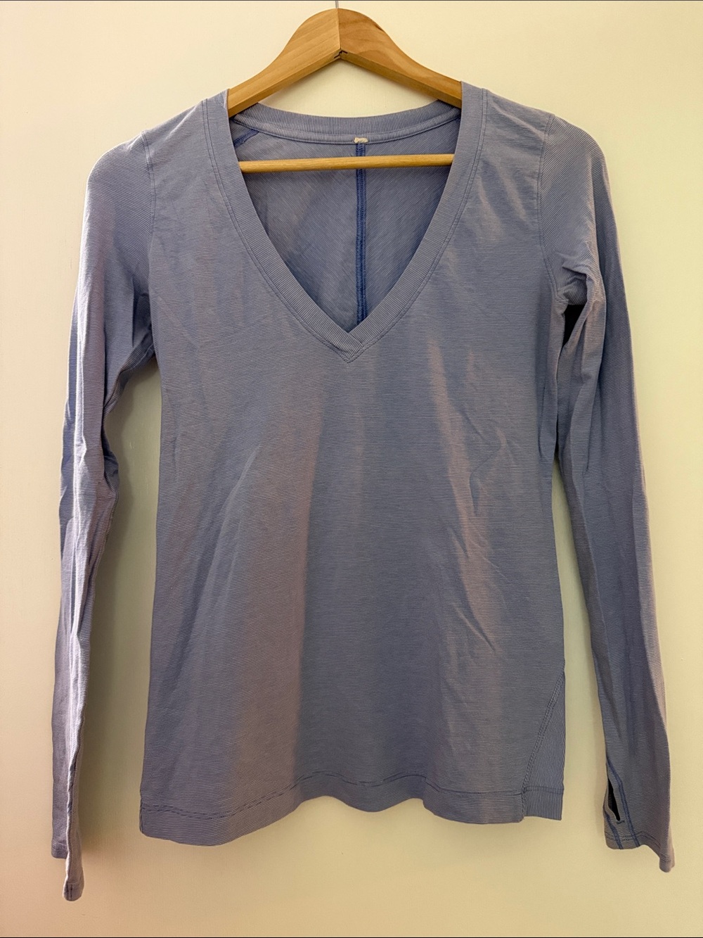 lululemon athletica Women's V-Neck Long Sleeve Top - Lavender Blue